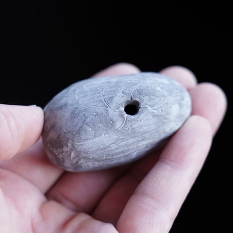 古屋郁　オブジェ　「ワニの卵」