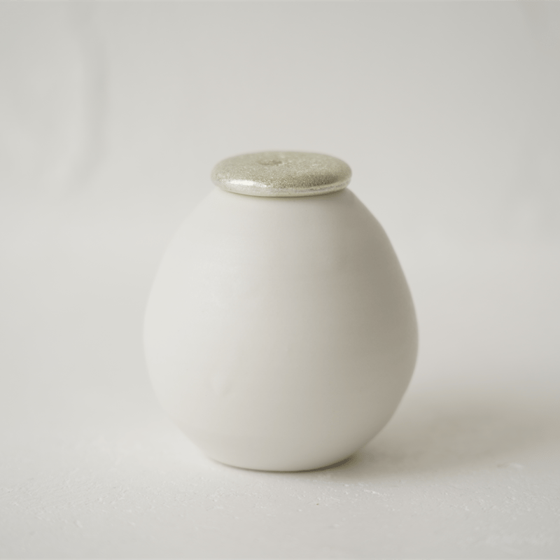 新品未使用 馬場勝文 / 白磁マット 薬味入れ (すずのふた) 002 白磁マット すず蓋 醤油差し（丸）馬場勝文 - 作家ものの