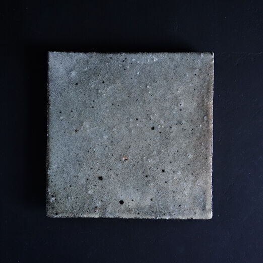 八田亨　tile plate 正方形、シンプルで使い易い NO.204 八田亨 白掛tile plate 正方中 | JIBITA