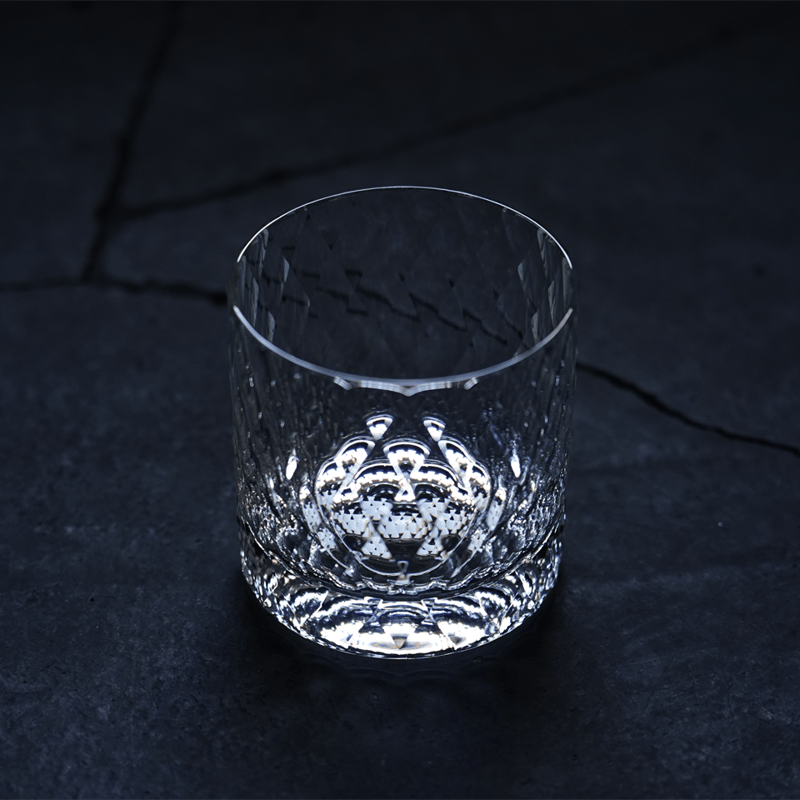 美品 未使用 西垣聡さん ガラス酒器 valo ぐい呑み｜西垣聡 - 縁煌 (えにしら) オンラインショップ