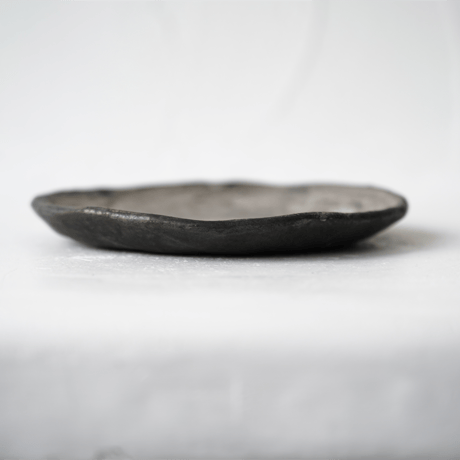 NO.23-3　芳賀稔　黒銀5寸皿　Φ14㎝
