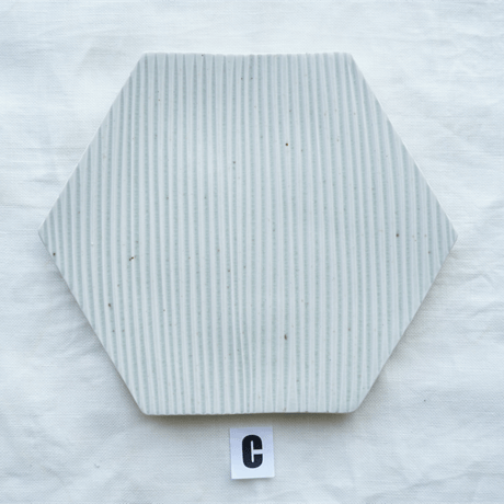 垣野勝司　Ｒ　しのぎ六角皿　ｗｈｉｔｅ　（Ｍ）