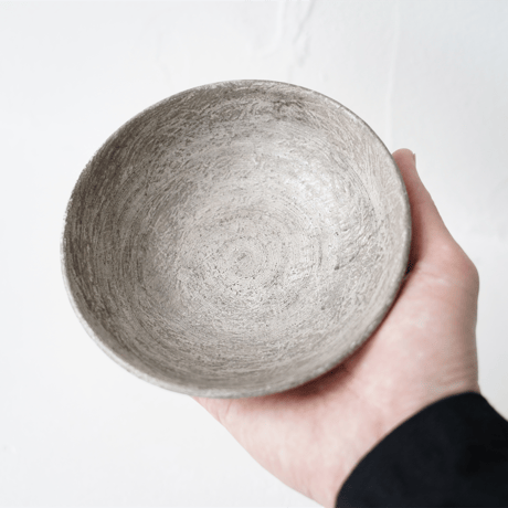 NO.22-2　芳賀稔　黒銀4寸鉢　Φ13.8㎝
