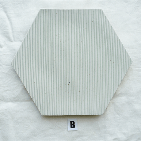 垣野勝司　Ｒ　しのぎ六角皿　ｗｈｉｔｅ　（Ｌ）