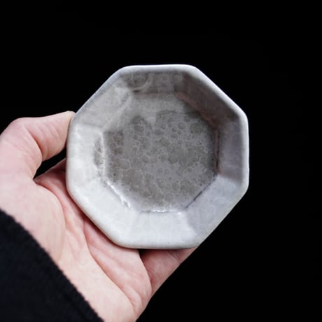 隣窯　　曇天八角小皿　DT　　D