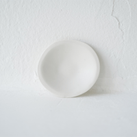 50．馬場勝文　白磁マット鬼豆皿