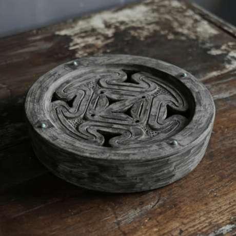 明末天龍寺 青磁 三閑人 水指 飾壷 木製黒漆蓋/ 明末天龍寺 青磁 三閑人 水指 飾壷 木製黒漆蓋/