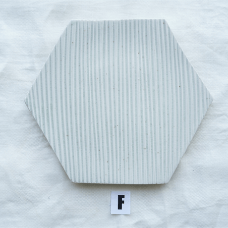 垣野勝司　Ｒ　しのぎ六角皿　ｗｈｉｔｅ　（Ｍ）