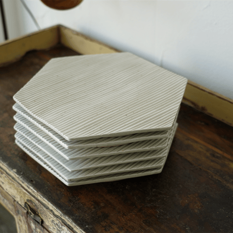 垣野勝司　Ｒ　しのぎ六角皿　ｗｈｉｔｅ　（Ｌ）