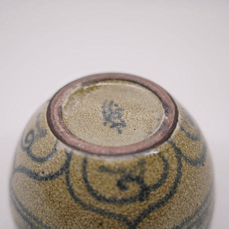 梅本尋司　U-82-3　青花湯呑　安南　唐草