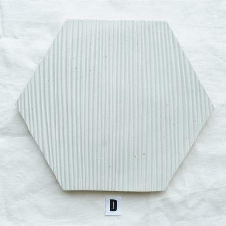 垣野勝司　Ｒ　しのぎ六角皿　ｗｈｉｔｅ　（Ｌ）