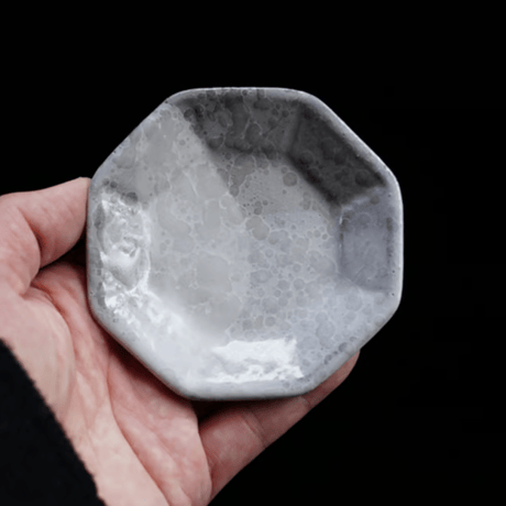 隣窯　　曇天八角小皿　DT　　A