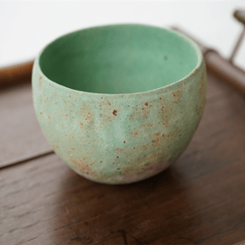 希少 水谷智美 四つ足の台 オブジェ 陶芸 食器 希少 水谷智美 四つ足の台 オブジェ 陶芸 食器 水谷智美 / 四つ