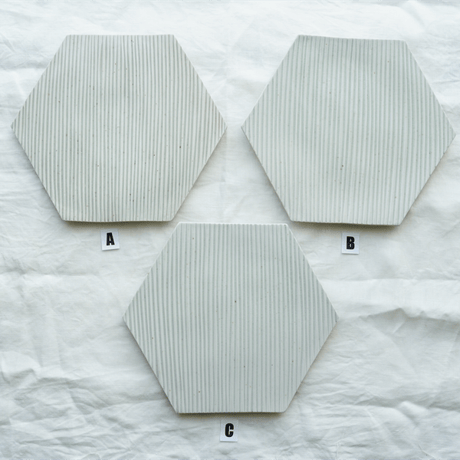 垣野勝司　Ｒ　しのぎ六角皿　ｗｈｉｔｅ　（Ｌ）