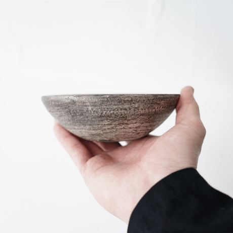 NO.22-5　芳賀稔　黒銀4寸鉢　Φ13.7㎝