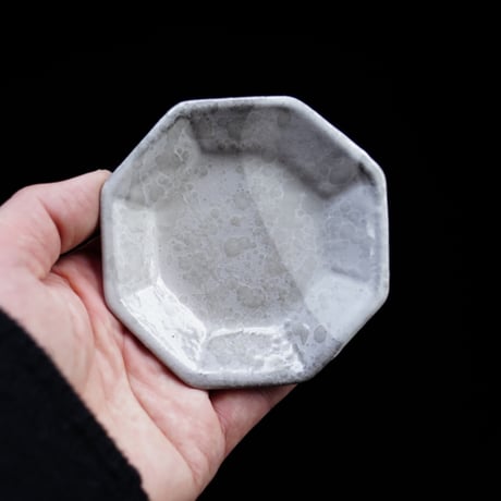 隣窯　　曇天八角小皿　DT　　C