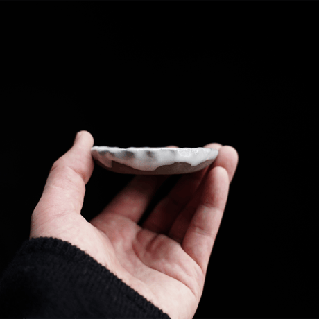 隣窯　　曇天輪花豆皿　DT　　C