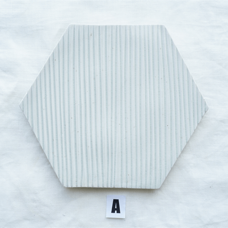 垣野勝司　Ｒ　しのぎ六角皿　ｗｈｉｔｅ　（Ｍ）