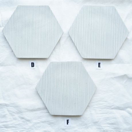 垣野勝司　Ｒ　しのぎ六角皿　ｗｈｉｔｅ　（Ｍ）