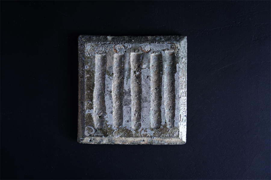 NO.204 八田亨 白掛tile plate 正方中 | JIBITA