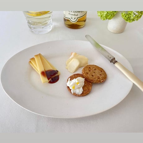 フランス産ハードチーズ　薄葉紙包み