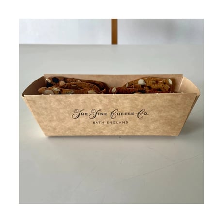 クラッカー　「トースト デーツ ヘーゼルナッツ パンプキンシード」 FOR CHEESE DATES, HAZELNUTS AND PUMPKIN SEEDS