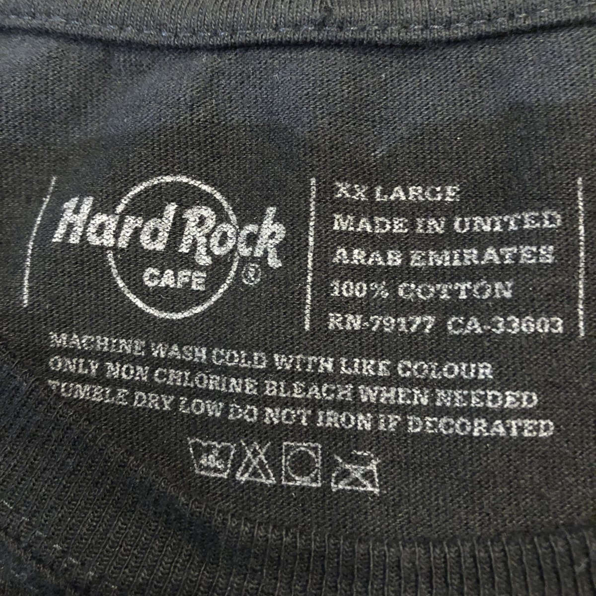 【人気アイテム】ハードロックカフェ ドイツ ケルン 革ロゴ Tシャツ ブラック