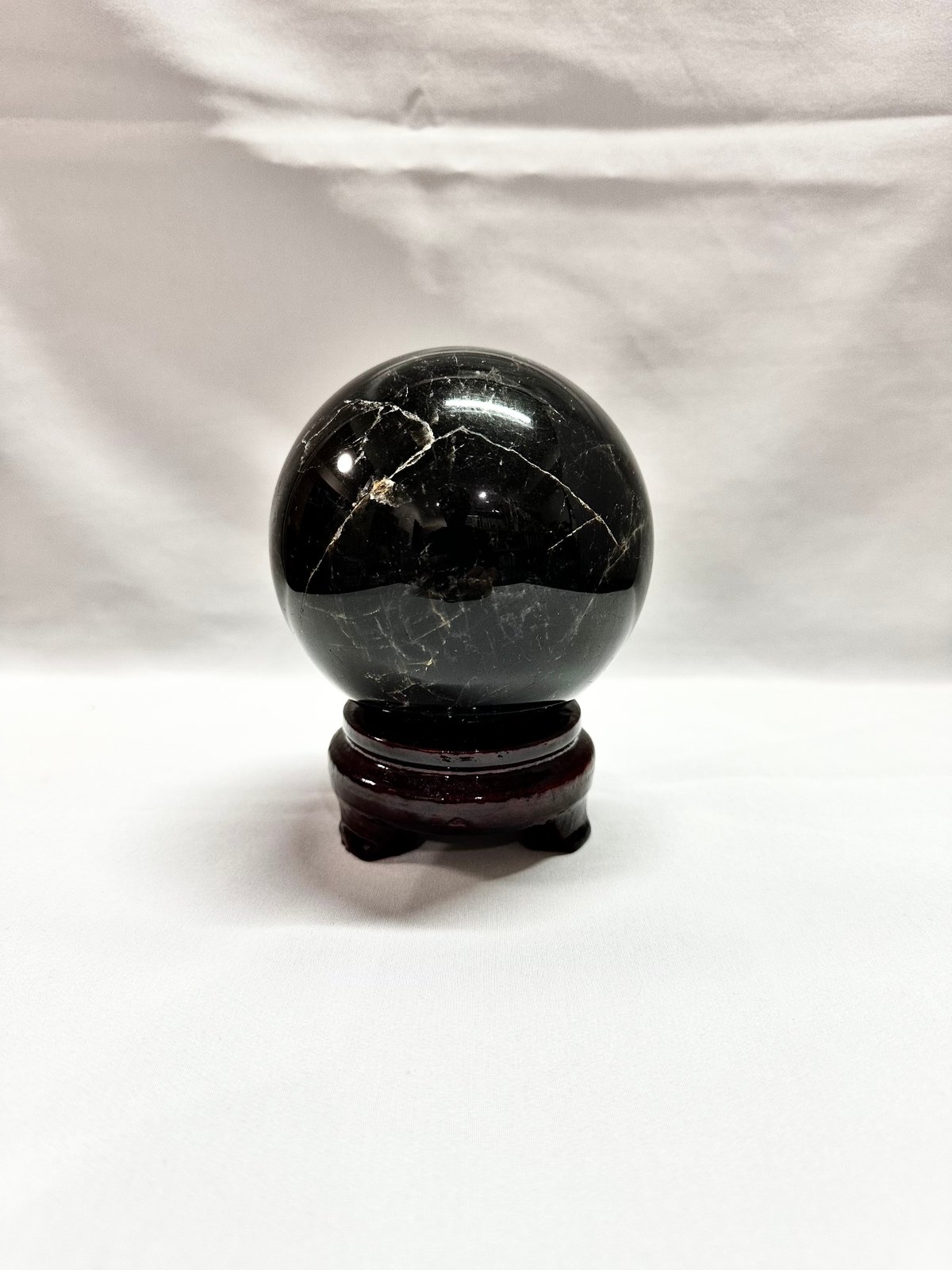 モリオン丸玉　553g 74mm 台座付き モリオン丸玉 553g 74mm 台座付き モリオン（黒水晶）丸玉 置き