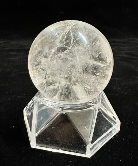 天然水晶（アイリスクォーツ）　丸玉　45㎜