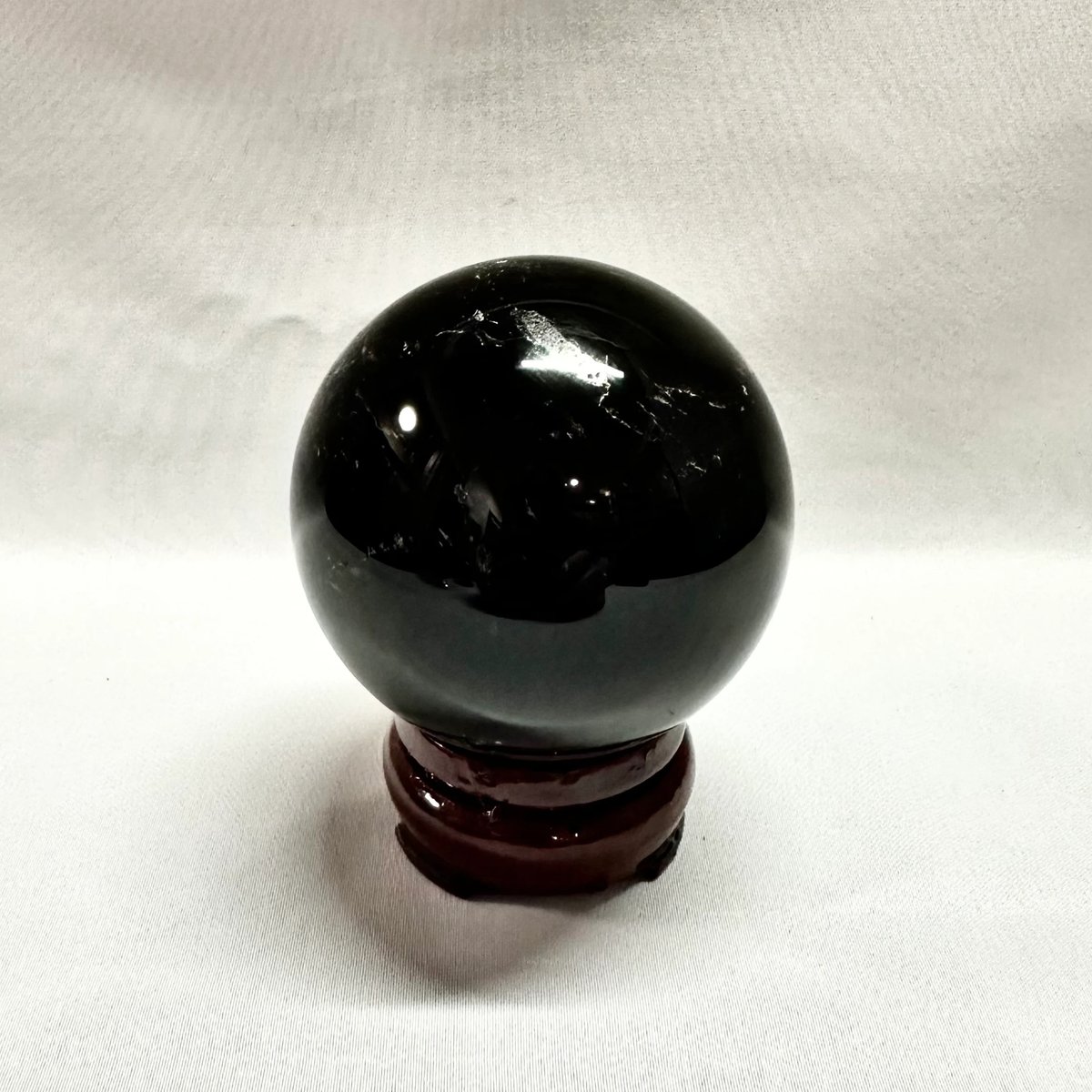 黒水晶　台座付き モリオン（黒水晶）丸玉 置き石 台座付き 直径6.6cm | うさぎ屋