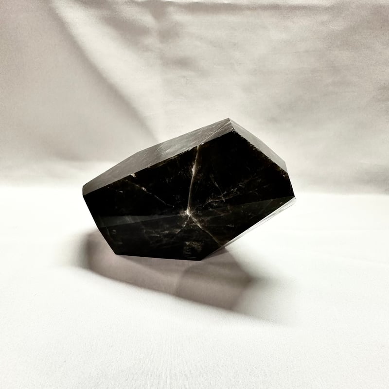 モリオン（黒水晶）原石 置き石 1.7kg | うさぎ屋
