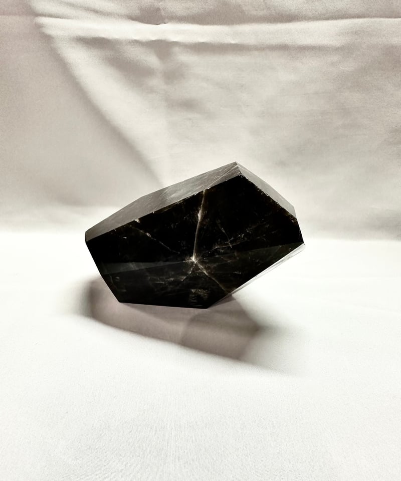 モリオン（黒水晶）原石 置き石 1.7kg | うさぎ屋
