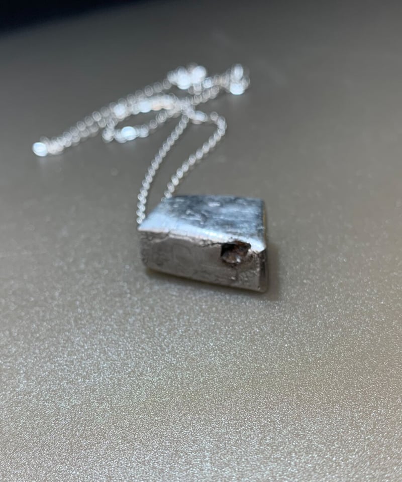 プレートペンダント✨隕石の粉入り✨ギベオン　カンポデルシエロ 隕石を身に着けませんか？最も有名な鉄隕石の一つ、カンポ・デル