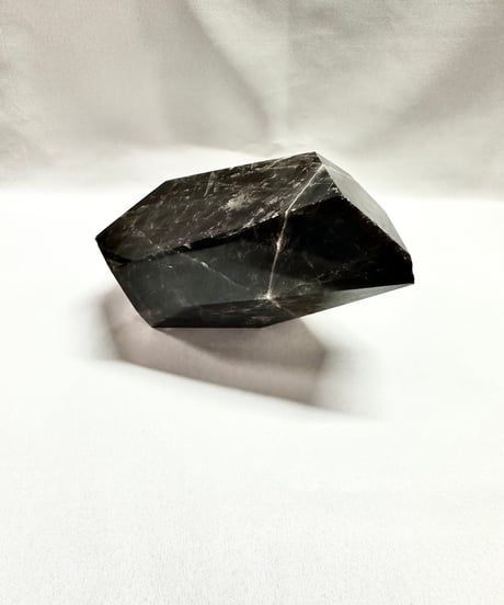 モリオン（黒水晶）原石　置き石　1.7kg