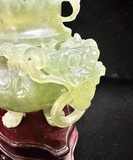 中国翡翠（玉石）の三足香炉　台座付き