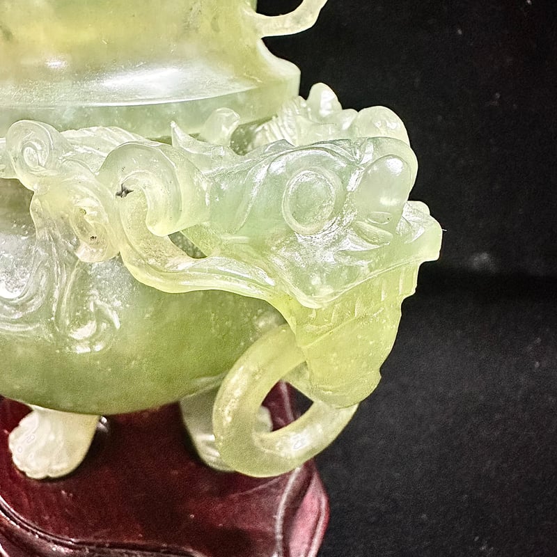 中国工芸　龍彫刻　翡翠　３足香炉 中国】三足香炉翡翠龍玉透かし彫刻台座付き