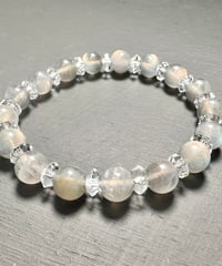 ラブラドライトとボタンカット水晶のブレスレット