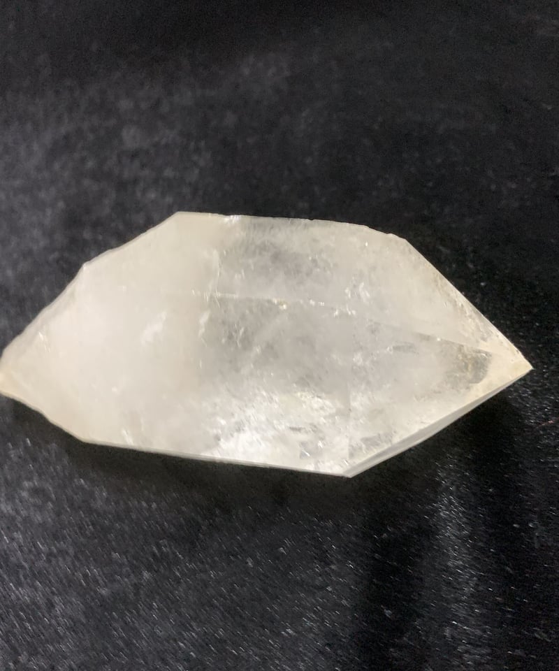 ヒマラヤ水晶 Amazon.co.jp: ヒマラヤ水晶 クローライト クォーツ 原石 鉱物