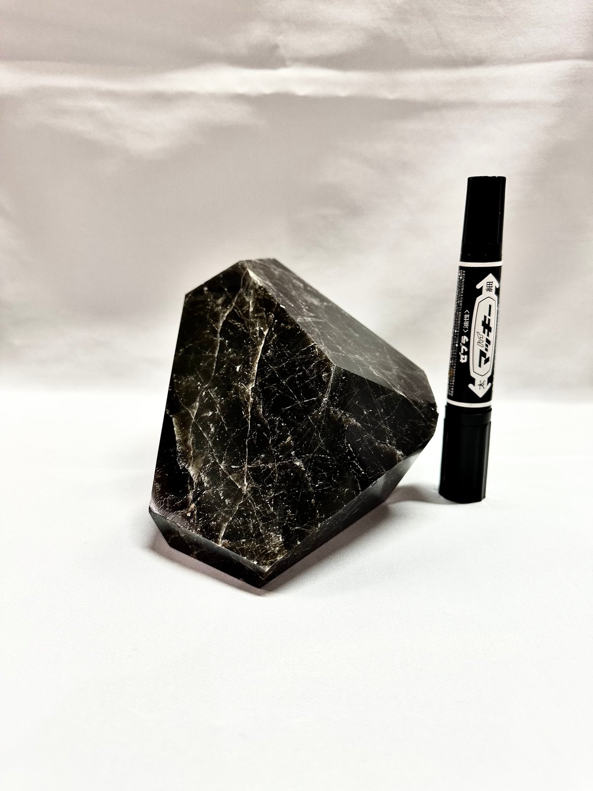 モリオン(黒水晶)原石 置き石 1.7kg | うさぎ屋 モリオン(黒水晶)原石 置き石 1.7kg | うさぎ屋