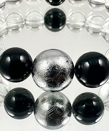 ギベオンとモリオン（黒水晶）と水晶  ①