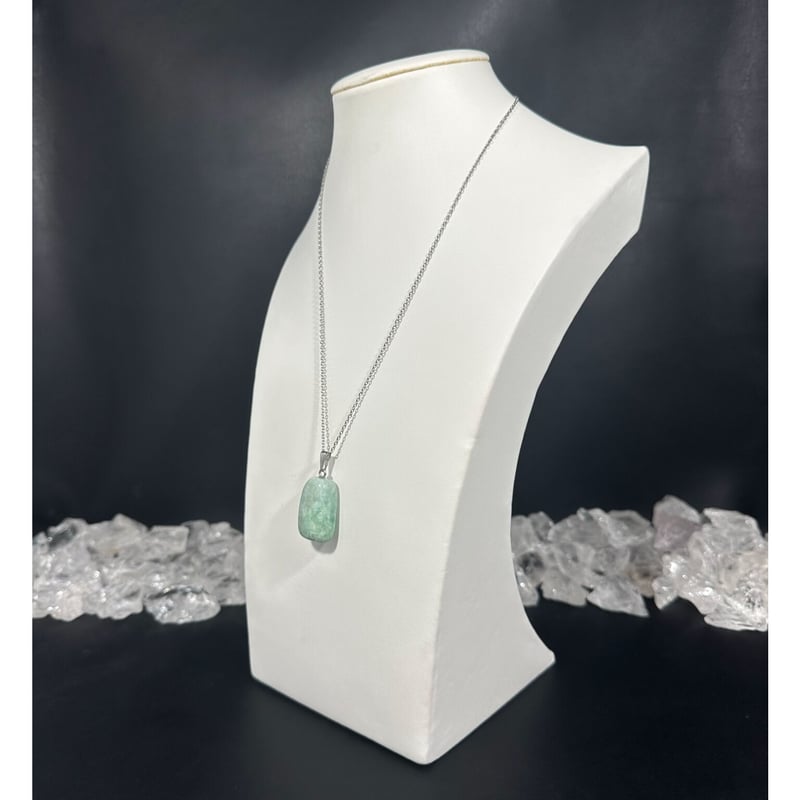 （505）高透過、高品質のミャンマーヒスイ186g 最高品質糸魚川翡翠(Jadeite from Niigata) 新潟県糸魚川市 産