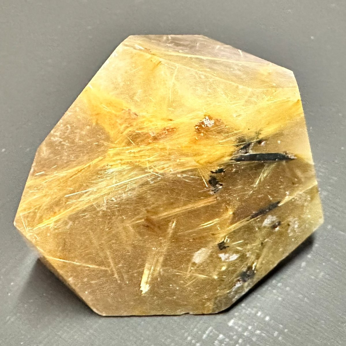 金運・仕事運上昇！ ゴールドルチル 置き石 | うさぎ屋