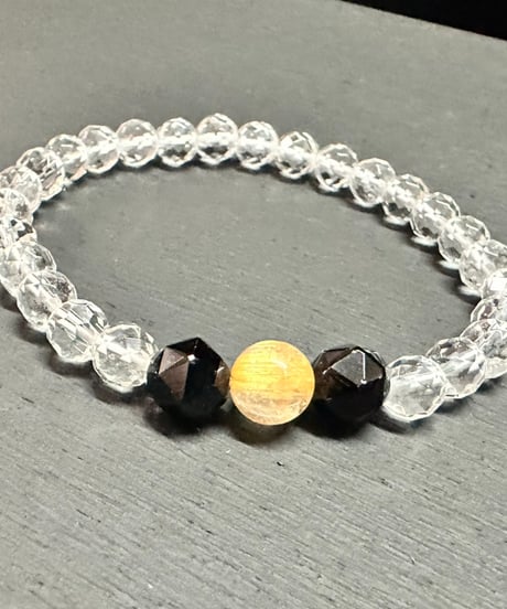ゴールドルチルとスピネルと水晶のブレスレット