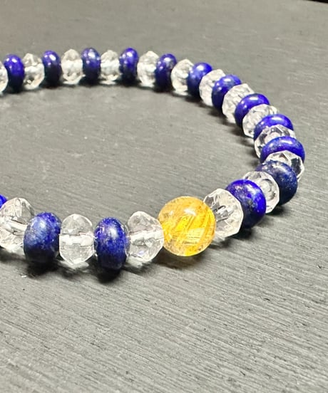 ゴールドルチルとラピスラズリと水晶のブレスレット
