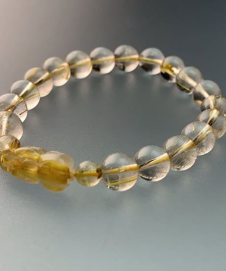 金運UP！　金を食べるヒキュウとゴールドルチルのブレスレット