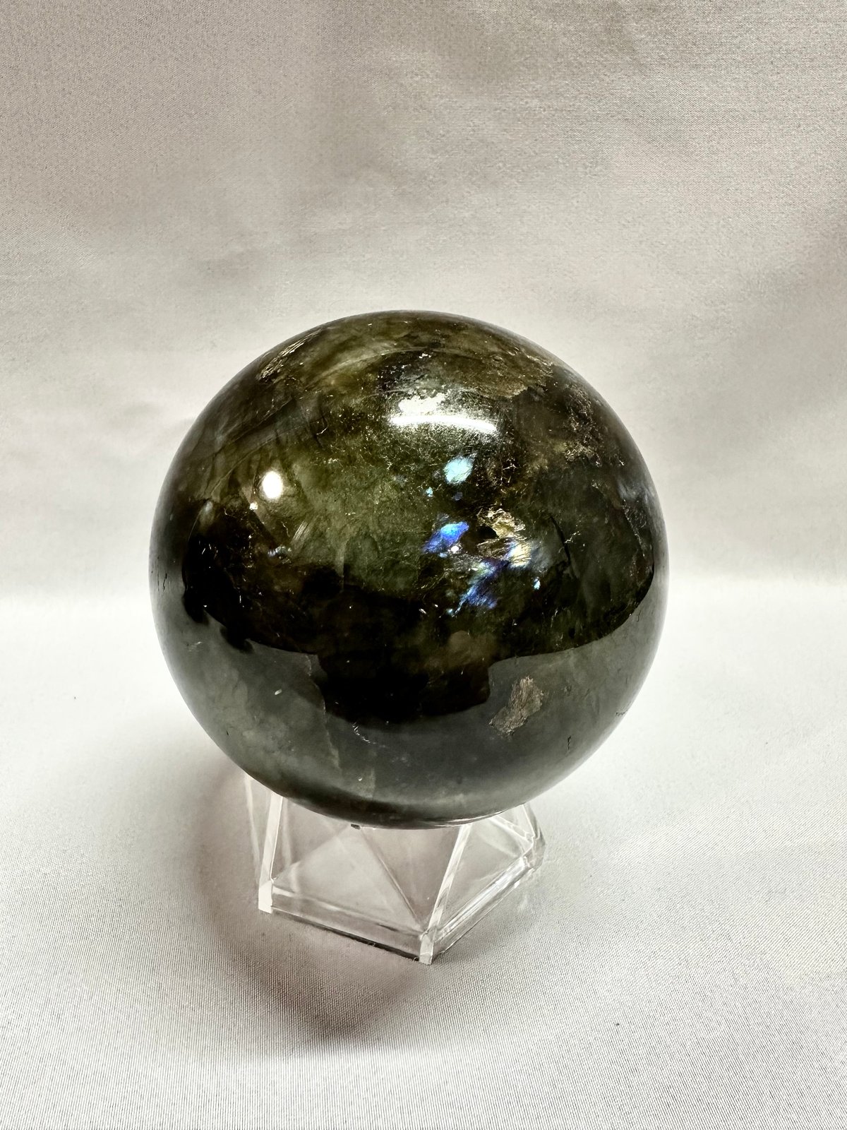 ラブラドライト丸玉 置き石 台座付き 直径7.7cm 重さ652g | うさぎ屋