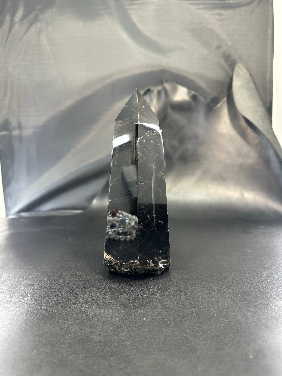 モリオン　虹入り　850　黒水晶　石 クリスタル　鑑賞石　置物　オブジェ モリオン（黒水晶）ポイント 置き石 高さ17.5cm | うさぎ屋