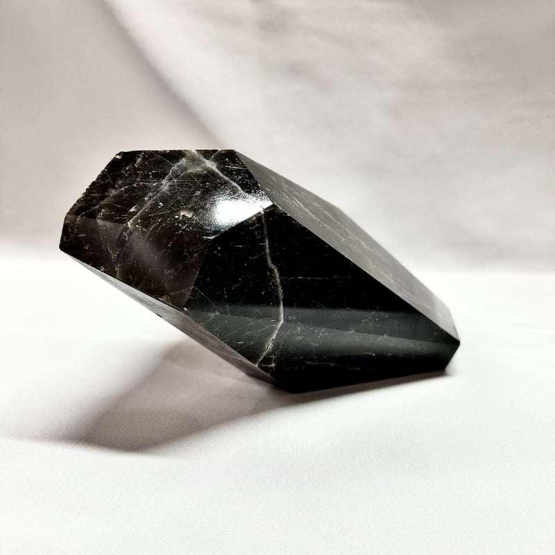 モリオン(黒水晶)原石 置き石 1.7kg | うさぎ屋 モリオン(黒水晶)原石 置き石 1.7kg | うさぎ屋