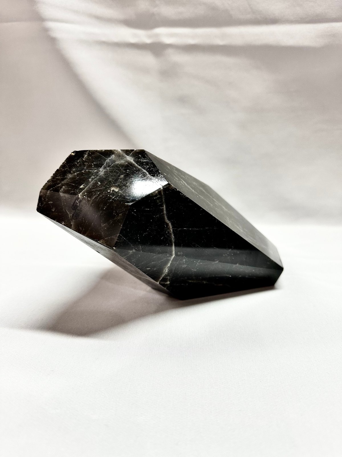モリオン(黒水晶)原石 置き石 1.7kg | うさぎ屋 モリオン(黒水晶)原石 置き石 1.7kg | うさぎ屋