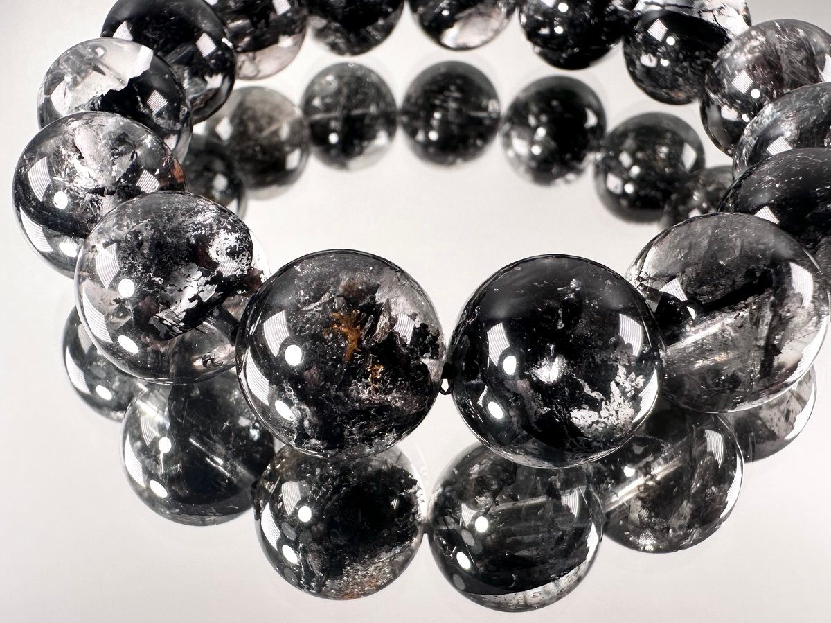 漆黒のエレスチャル！ヒマラヤエレスチャルクォーツ 15mm | うさぎ屋